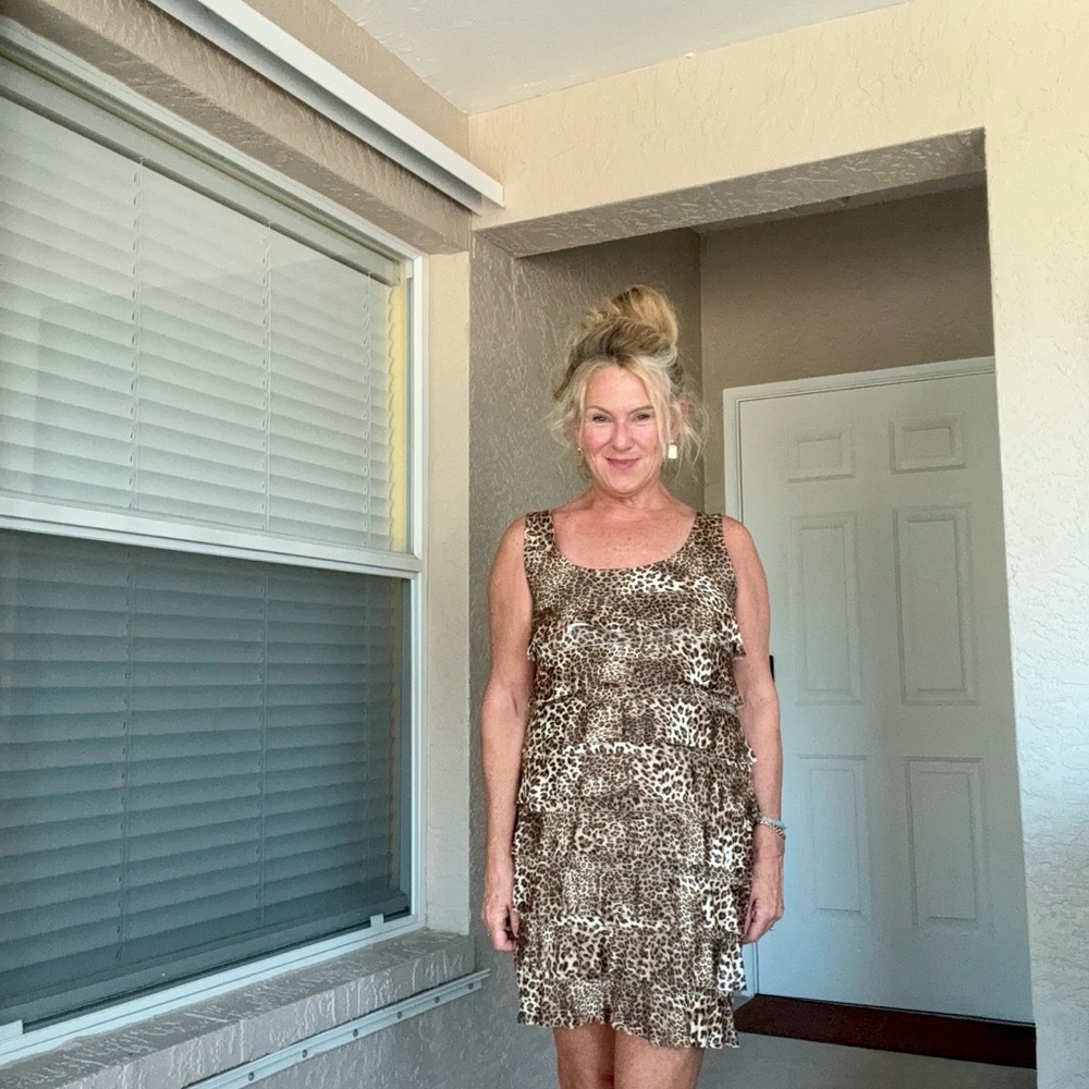 Isle Boutique Animal Print Ruffle Tiers Brown tan Dress size Medium - Picture 10 of 10